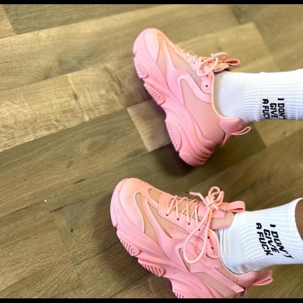 Pink tennis - Picture 1 of 1